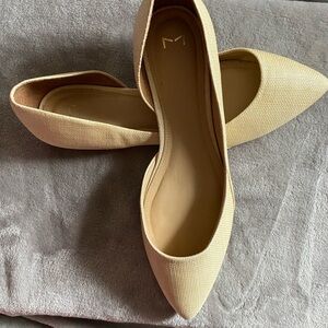 Marc Fisher Elegant Beige Women's Flats size 9.5 M